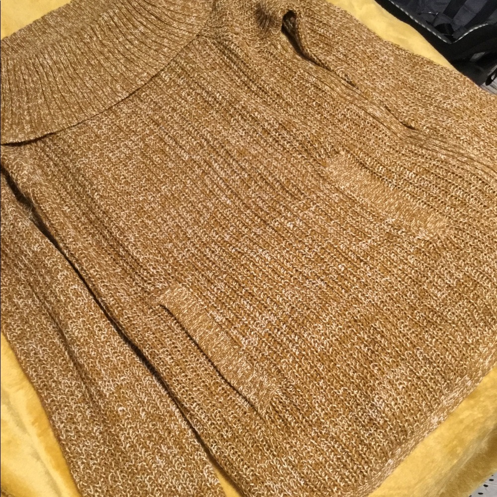 Snails Cinnamon “Off then shoulder” Sweater
